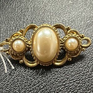 1928 Elegant Gold and Faux Pearls Brooch